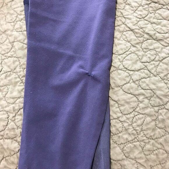 Lululemon Athletica purple leggings size 6. A236 - Picture 3 of 5